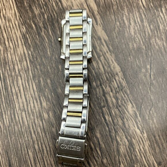 Seiko IN00-0ZF8 gold and silver tone Women's Watch New Battery Working - Picture 8 of 10